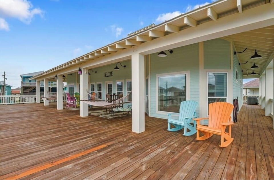 Huge wrap-around deck with views of the beach