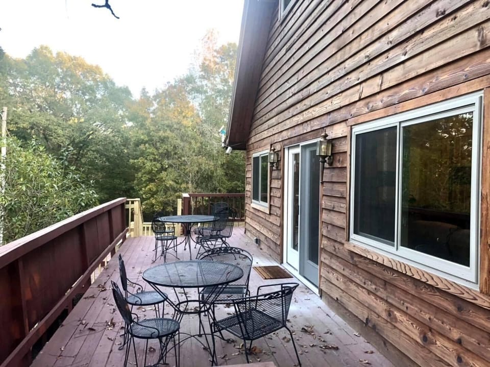 Deck/ patio overlooking to front off the property. 