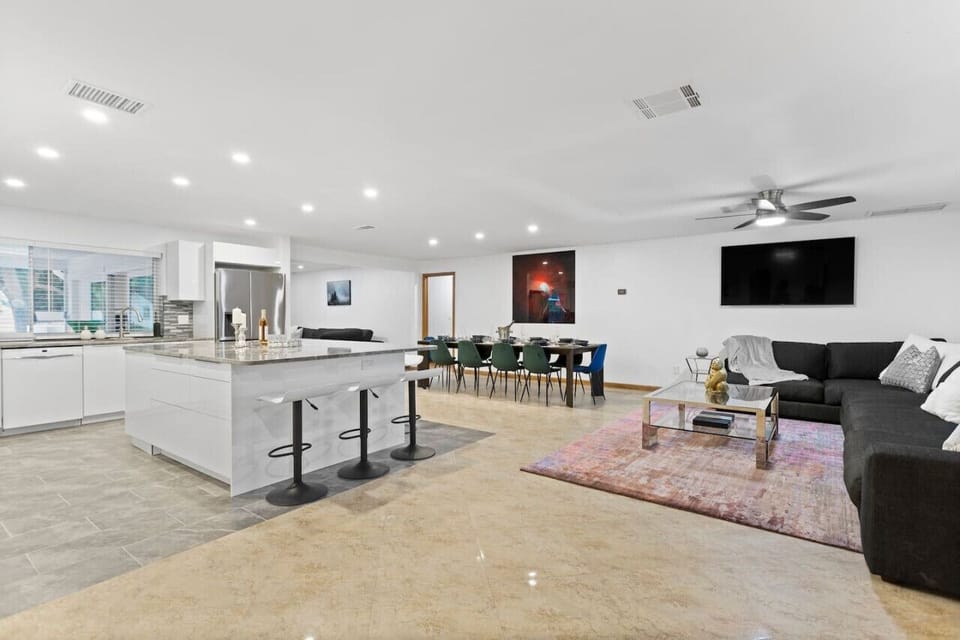 Open floor plan, 2 lounges, dining area and large kitchen