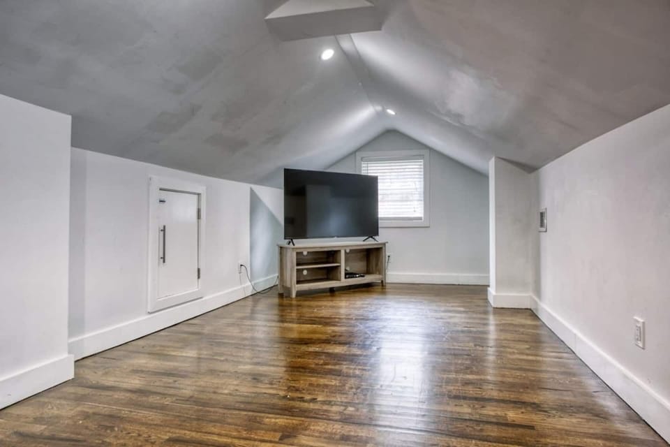 Top floor, complete with a large smart TV for the ultimate cozy night in!