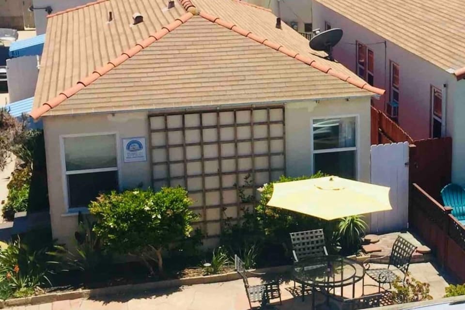 Arial shot of the front of the villa.  