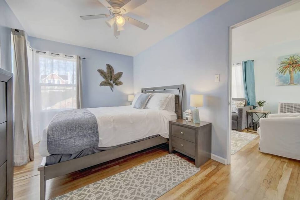Comfy queen sized bed in spacious bedroom. Large corner window with a view of much of Mission Beach.
"You could even hear the ocean at night with the windows open. Would definitely come back!" - Julie