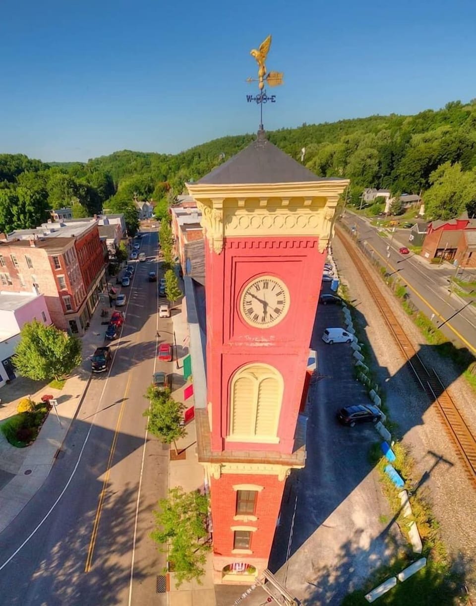 Vibrant village life with restaurants, brewery, shops, art galleries -- only a 3 minute walk from Art Park.