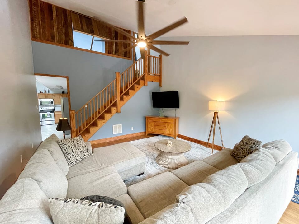 Living Room, First Floor, WV59