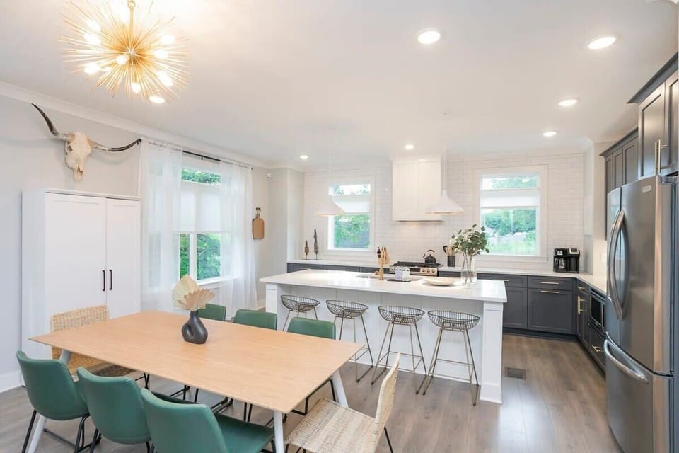 Plenty of Dining Area Options!