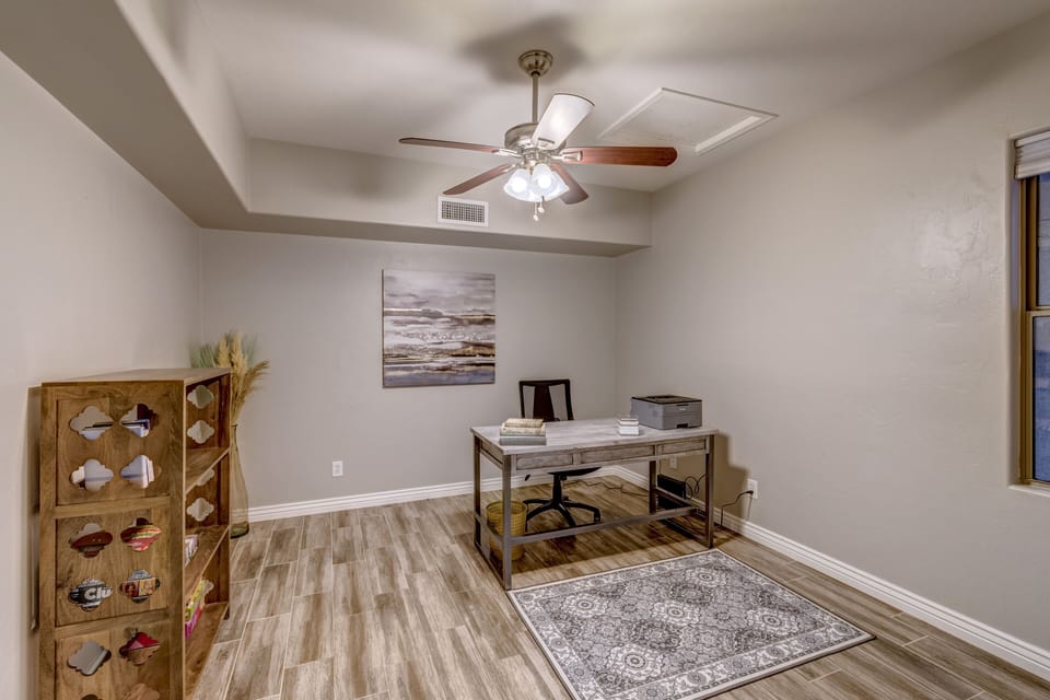 Large home office with internet and printer