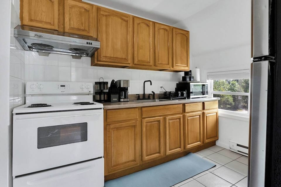 Electric Range/Stove, Coffee Machines, Spices, Coffee, Tea, Sugar, Cream