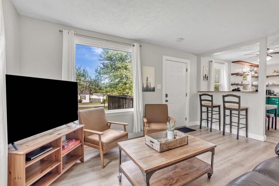 Living Room with a Smart T.V. Please note we do not provide cable.