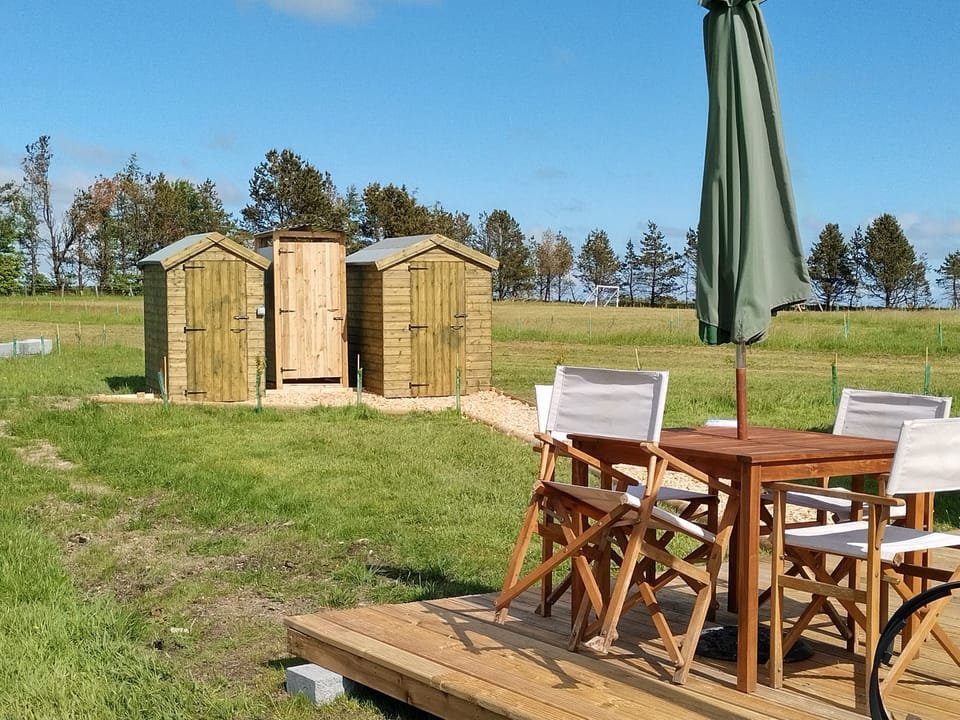 Your own Kitchen, Shower and Flushing toilet
