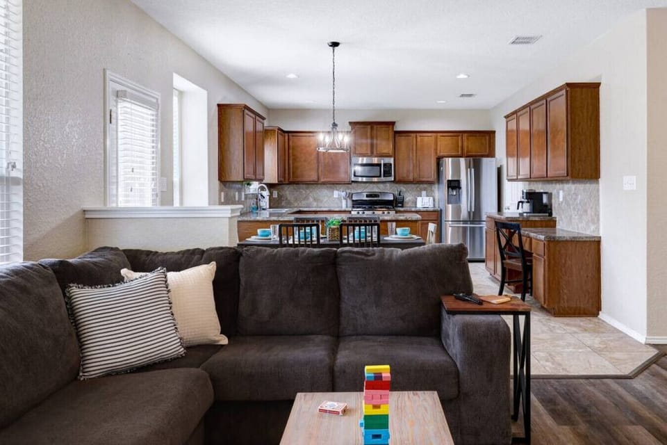 Dining/Kitchen