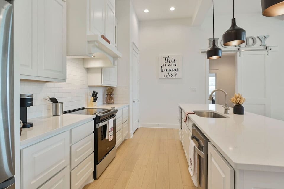 Kitchen with lots of lighting