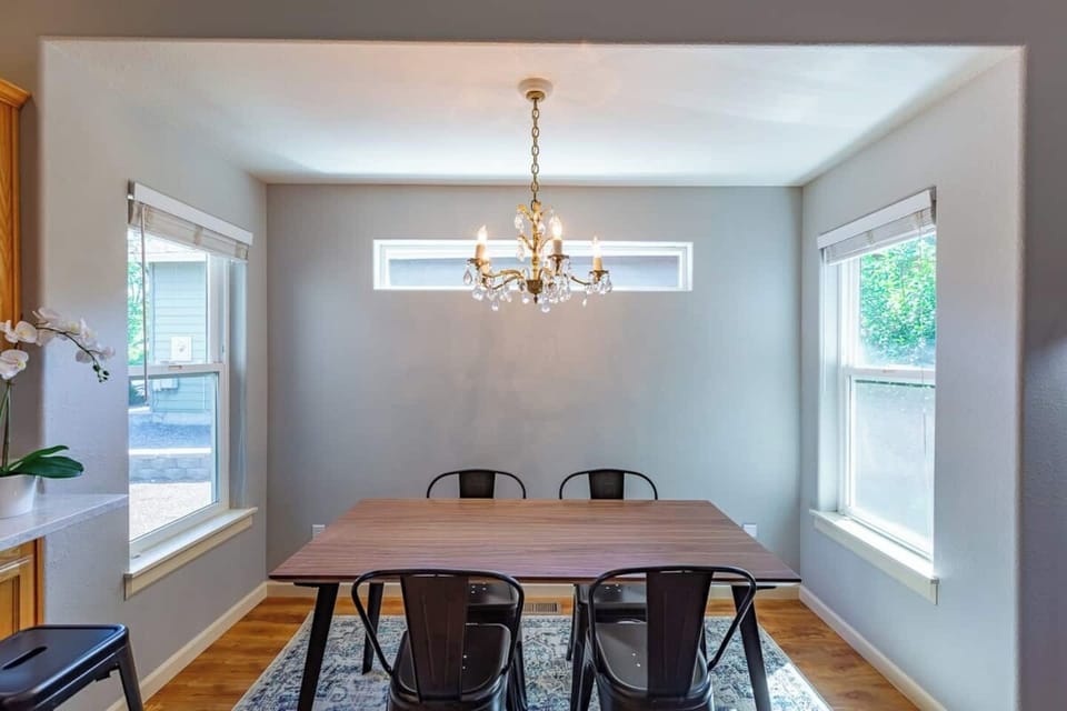 Cozy, bright dining space