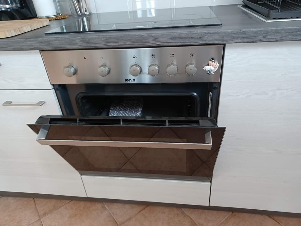 Kitchen area. electric oven