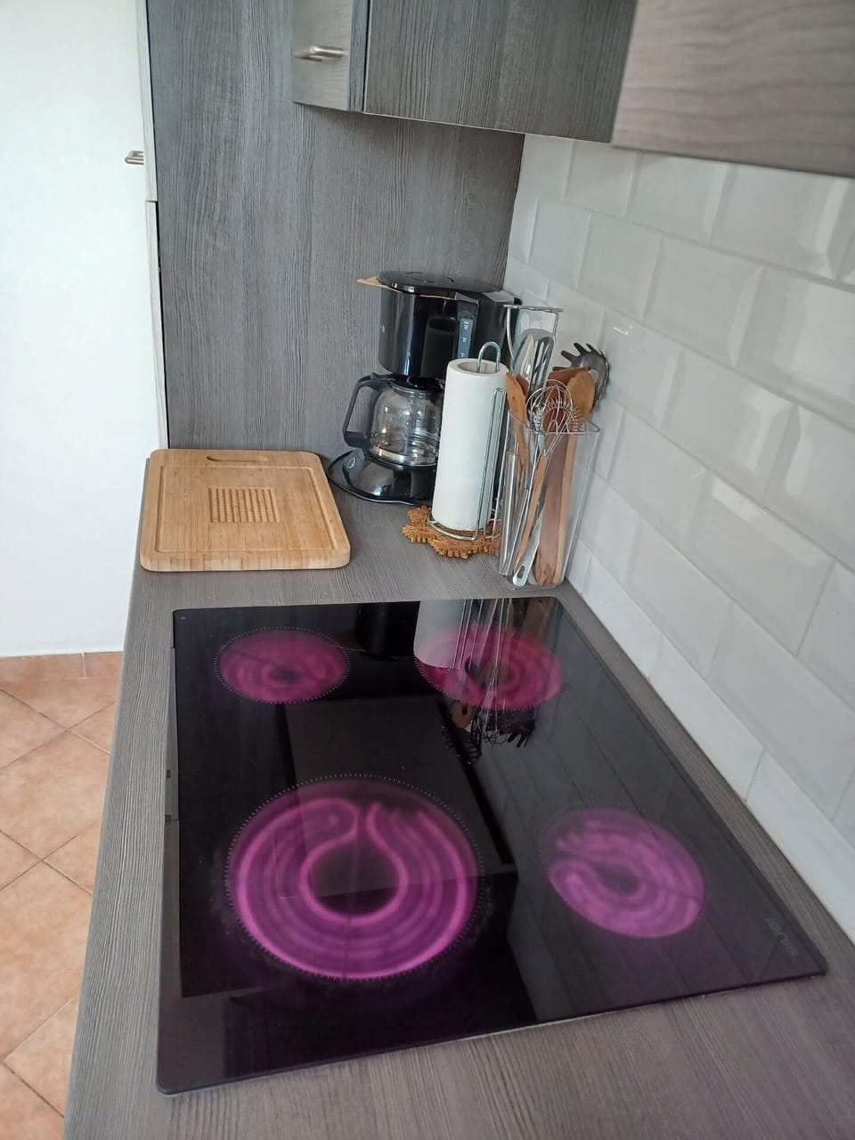 Kitchen area. electric hob