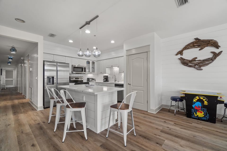 Kitchen with Breakfast Bar