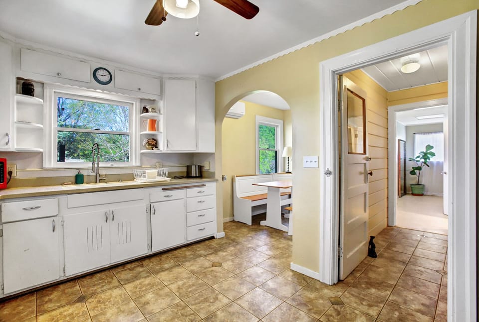 Kitchen and breakfast nook