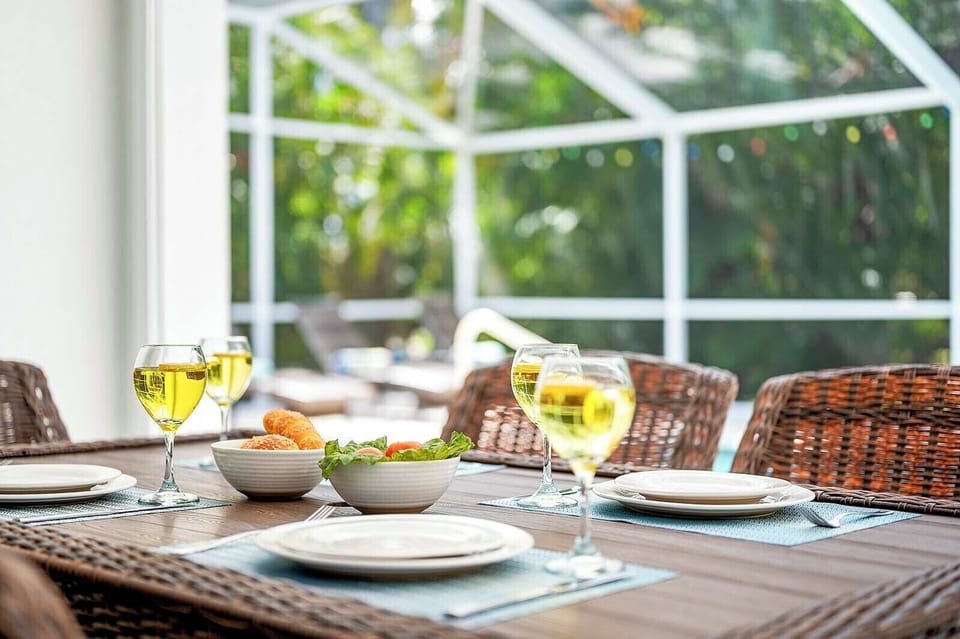 Enjoy Your Meals in this Relaxing Atmosphere.