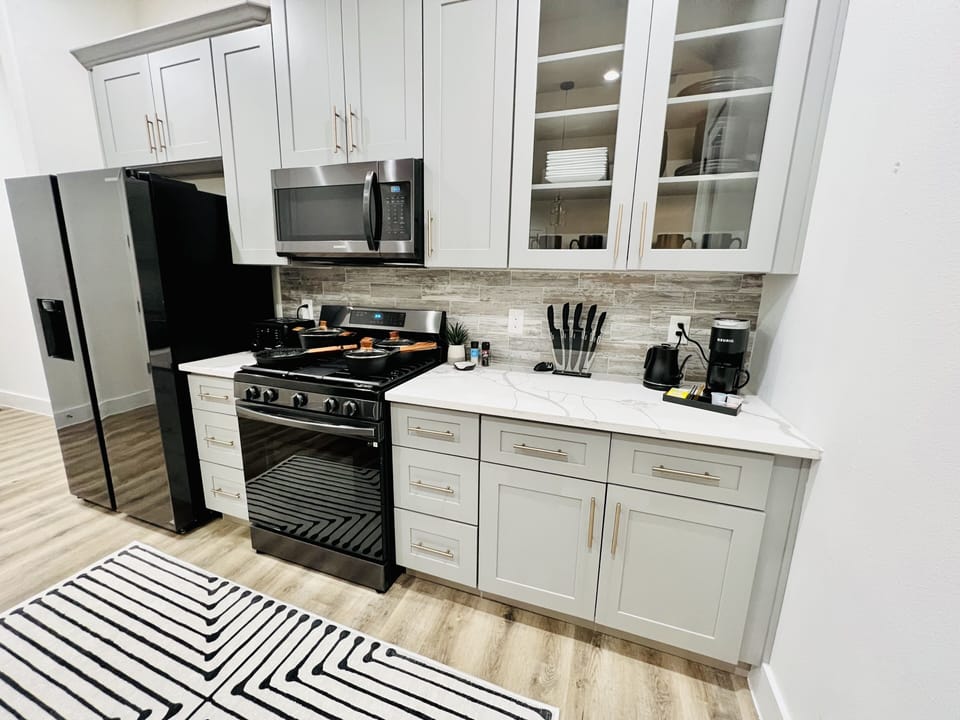 Full kitchen. 