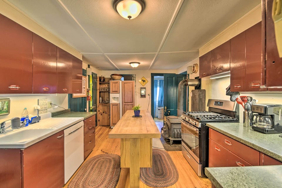 Kitchen | Pots & Pans | Microwave | Dishware & Flatware | Crockpot