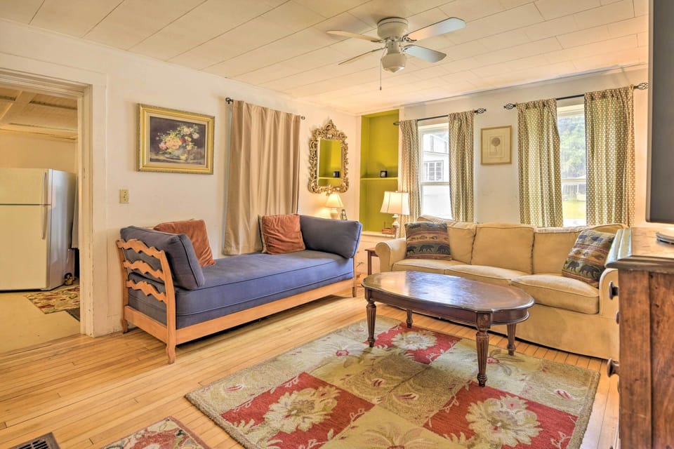 Roxbury Vacation Rental | 4BR | 1BA | 1,200 Sq Ft | 1 Step to Enter