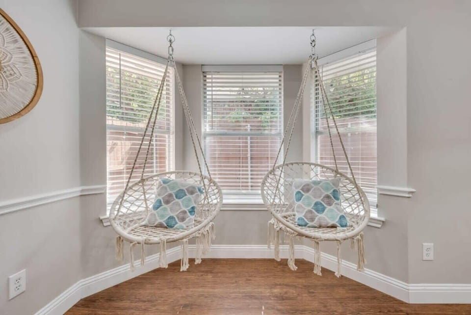 These dual swinging chairs are as comfortable as they are picturesque! Perfect for reading your favorite book or catching up with a close friend, don’t forget to grab a shot for the ‘gram!