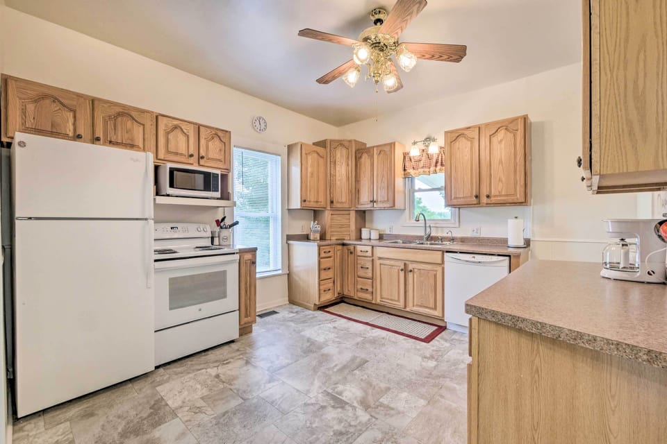 Kitchen | 1st Floor | Dishware & Flatware | Blender | Toaster | Crockpot