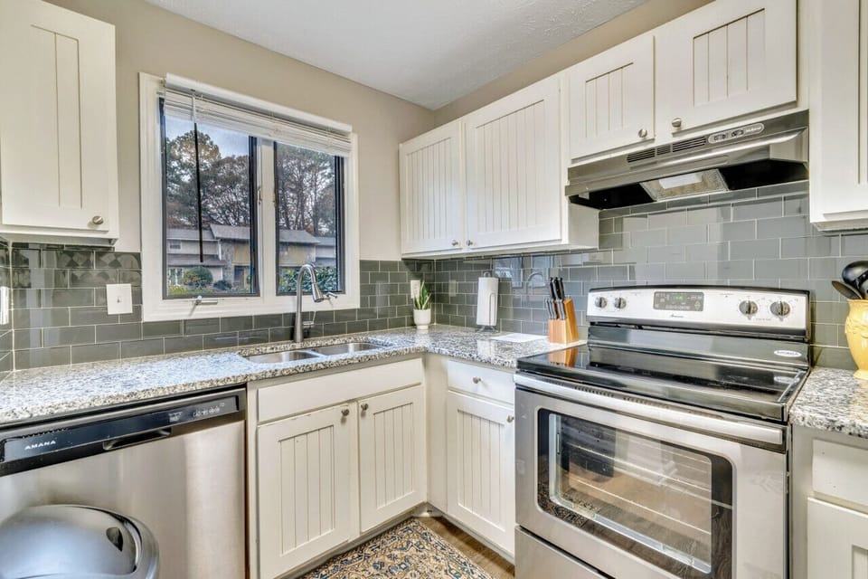 Fully stocked kitchen for everyday needs