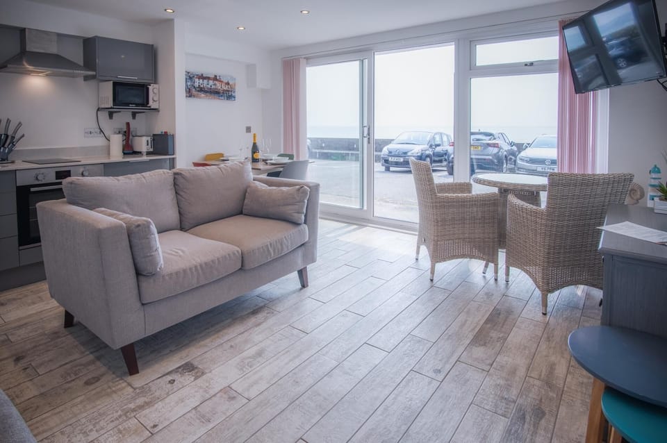 Beach Court - 1 Bedroom Apartment - Saundersfoot (11649)