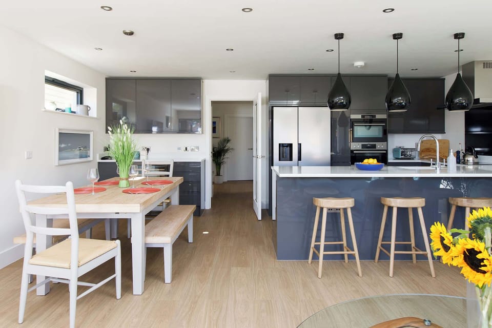 The kitchen/dining area is fantastic for social gatherings, evening meals and long, lazy breakfasts.
