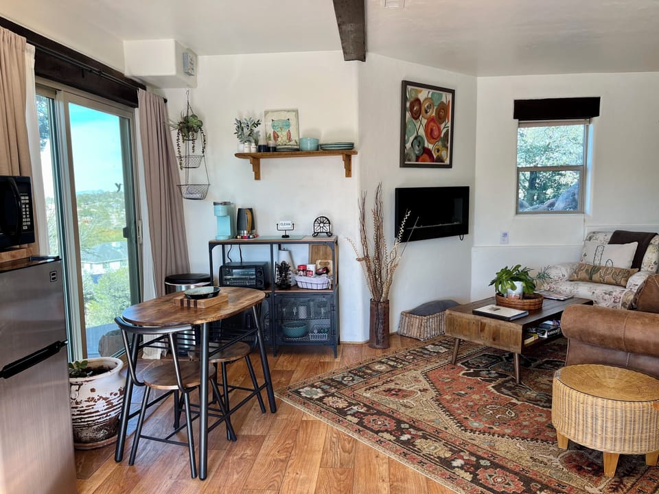 Kitchenette with Fridge/freezer, micro, Keurig, drip & French press, toaster