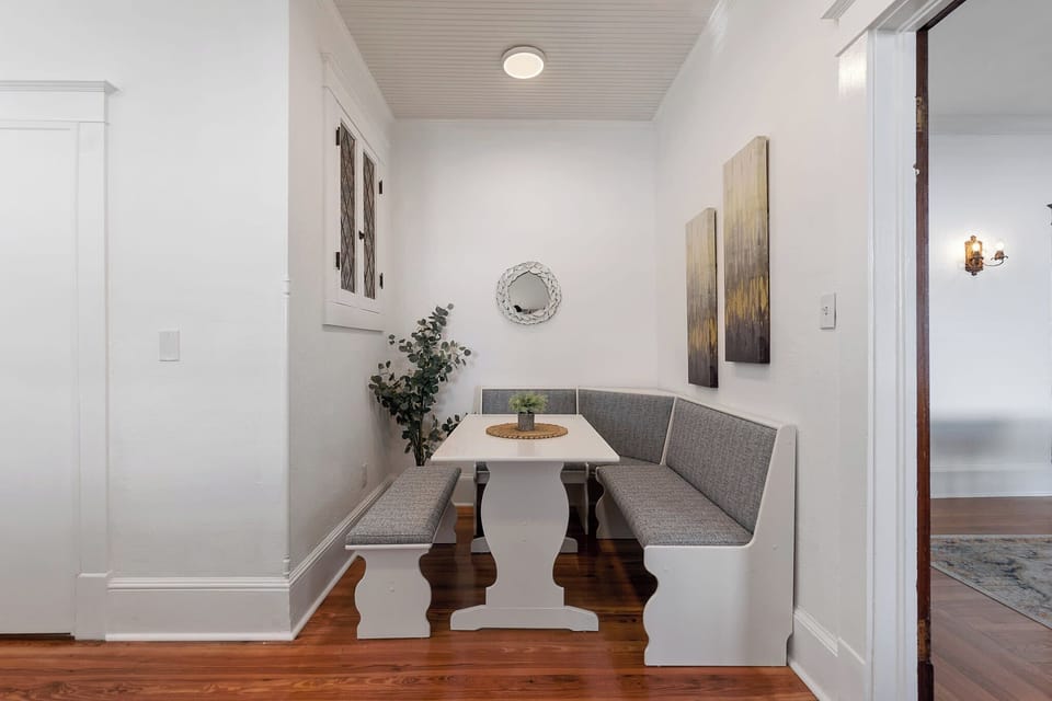 A cozy breakfast nook to all sit down and enjoy a cooked meal