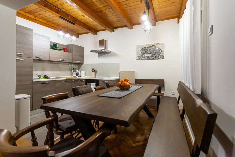 Dinning room & main kitchen 