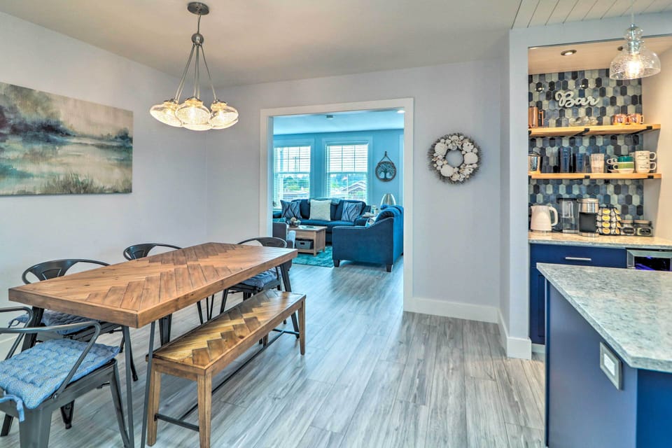 Dining Area | Dishware/Flatware