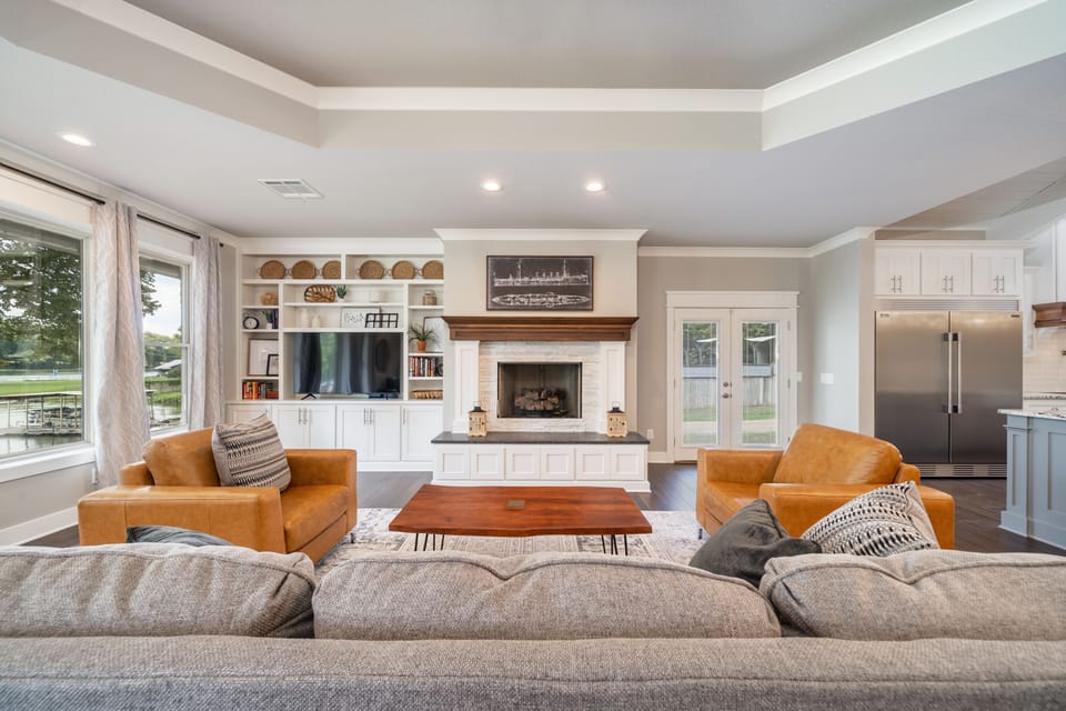 Living Room | Gas Fireplace