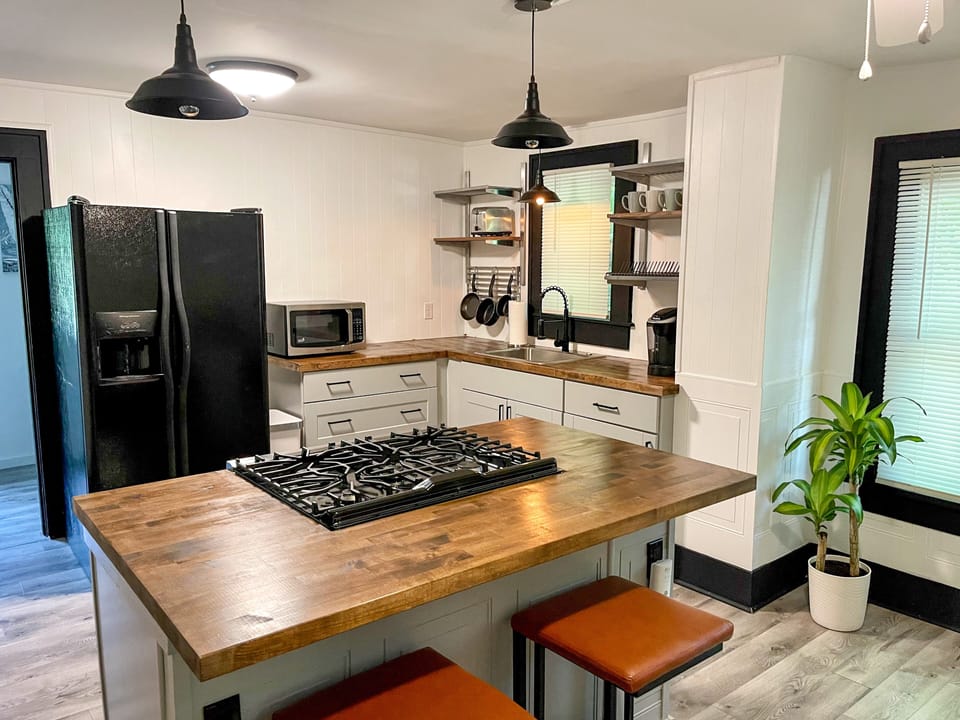 Kitchen is fully equipped. 