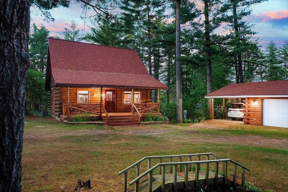 Escape to the Woodland Doe Lodge  - Wisconsin lakefront natural log cabin!