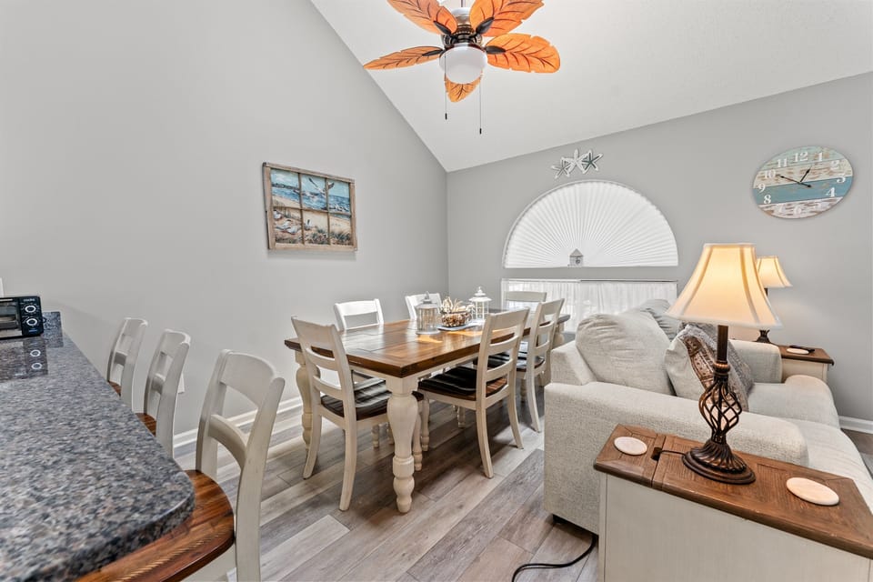 Dining area with seating for 6