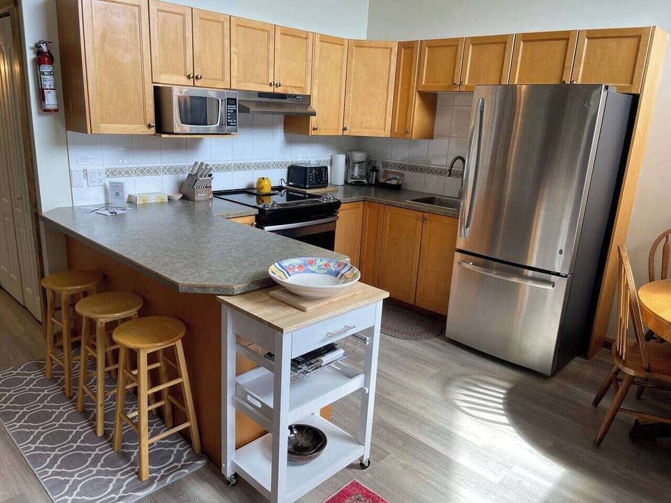 Well Stocked Kitchen l All Appliances