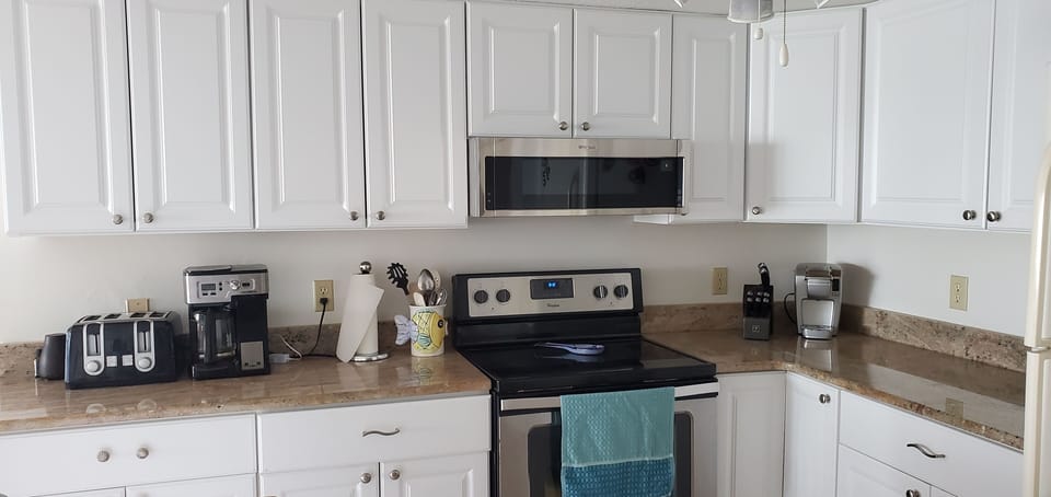 Kitchen with fully equipped. 