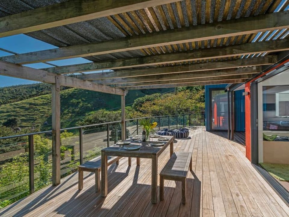 Outdoor Dining on Deck
