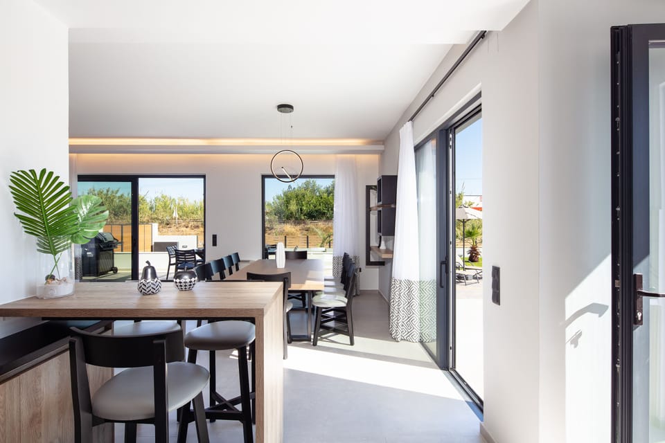 The open plan kitchen-dining area.