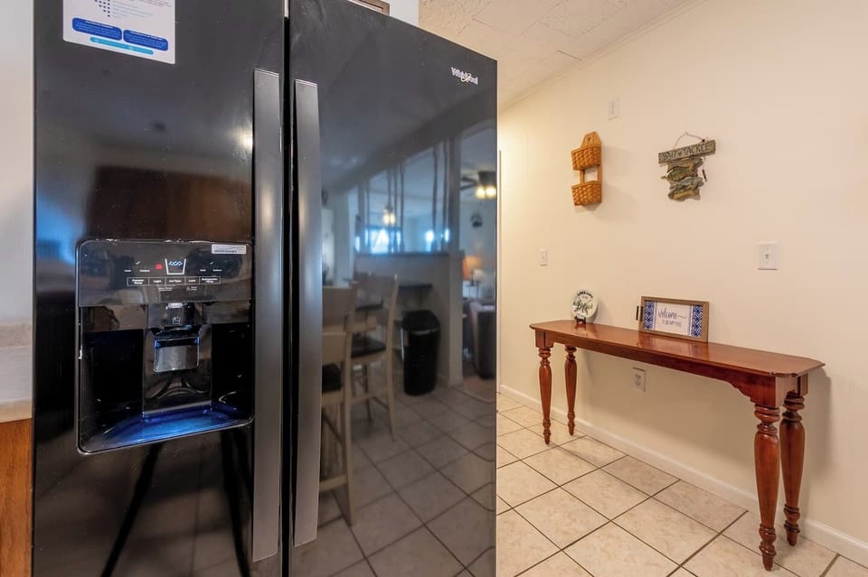 Modern fridge with water and ice dispenser for convenience!