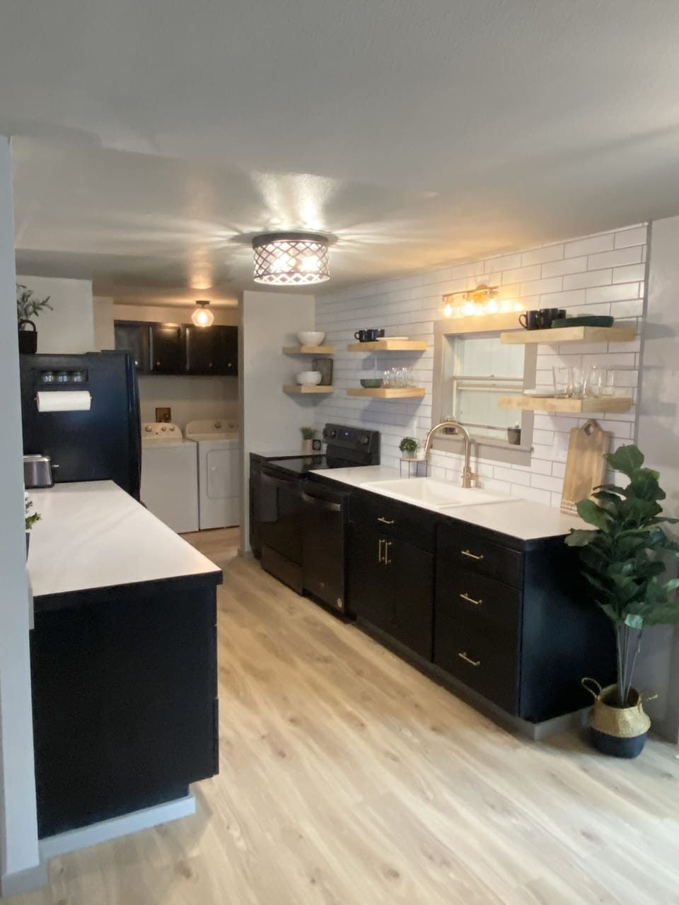 Lots of countertop space for cooking. 