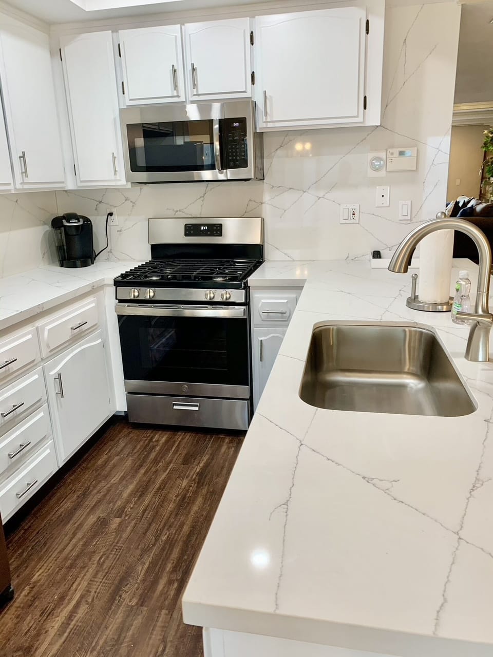 New kitchen with gorgeous white quartz countertops 