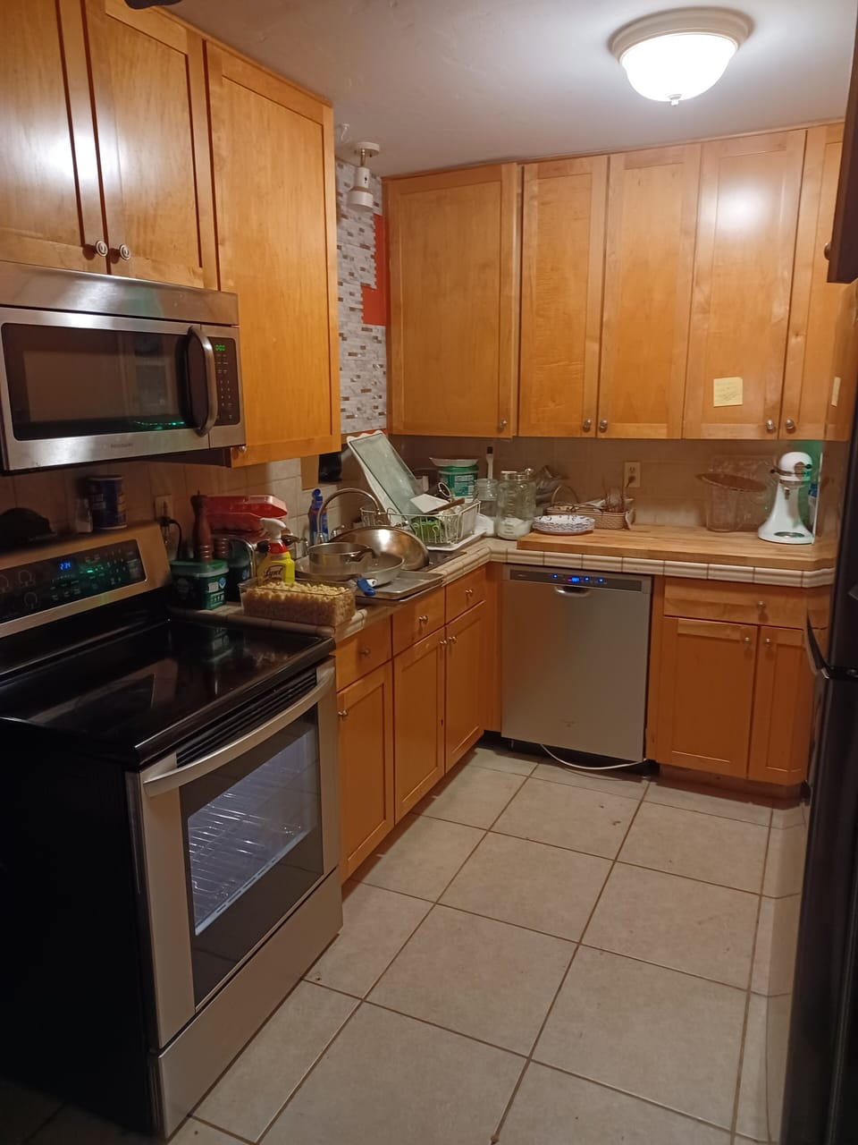 refrigerator dishwasher microwave convection oven well equipped  