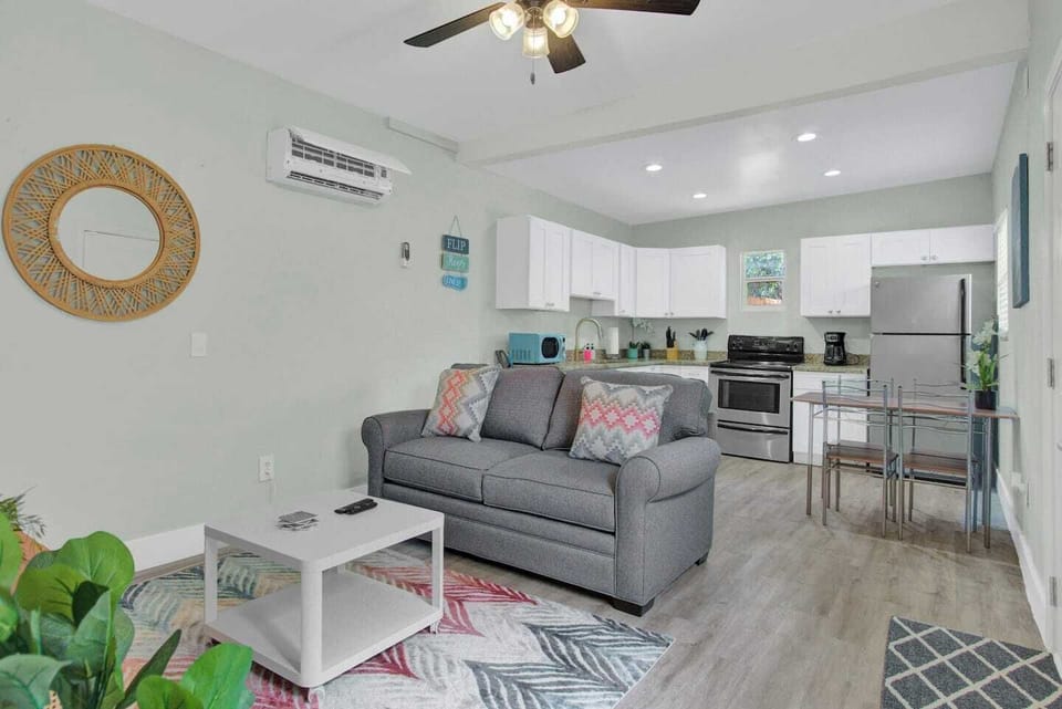 DETACHED COTTAGE LIVING ROOM