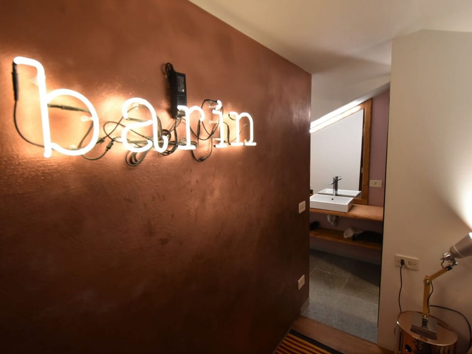 Building, Wood, Comfort, Tap, House, Sink, Font, Lamp, Flooring, Ceiling