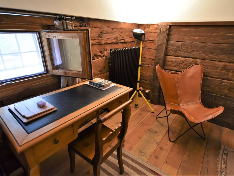 Table, Furniture, Window, Building, Chair, Wood, Interior Design, House, Floor, Flooring