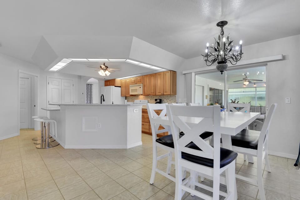 Dining room with view to kitchen