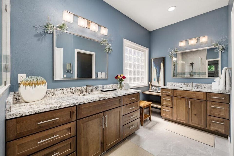 2 vanities for lots of room
